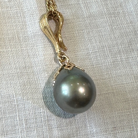 14kt yellow gold 22” necklace and Tahitian black pearl pendant - Picture 1 of 4